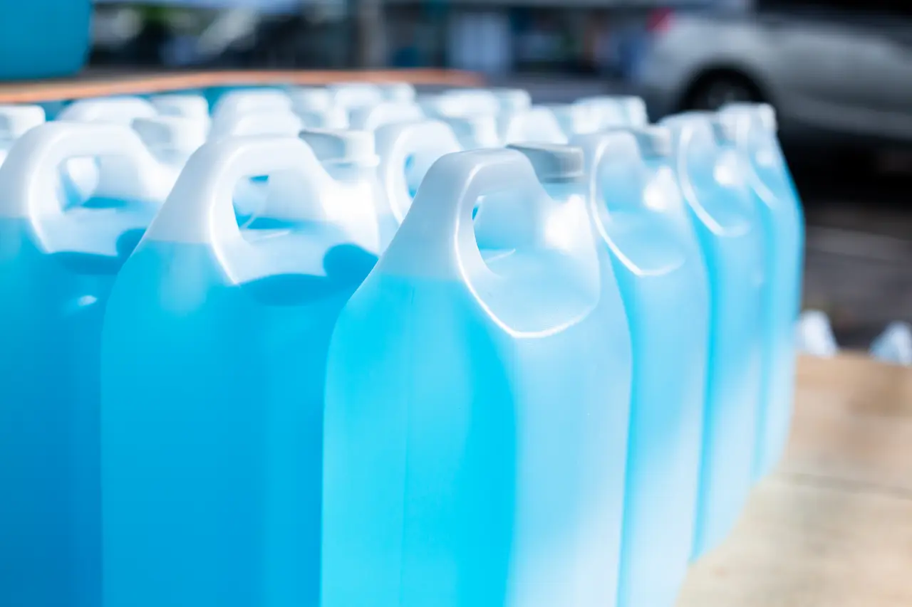 Botellas de productos químicos